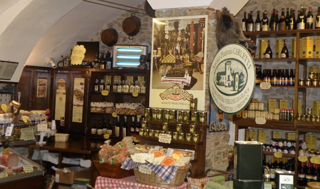 Shop selling gastronomical delights in Sibillini